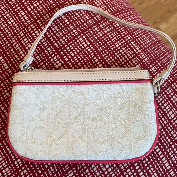 NWOT wristlet Calvin Klein - Picture 2 of 3